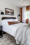 Newly Remodeled True Log Cabin | Fire Pit | Bike In-Bike Out