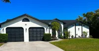 Serine & Peaceful Luxury Waterfront Pool Villa. Perfect Location