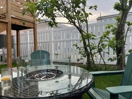 1913 Classic Victorian Home with manny outdoor spaces. Отели рядом с достопримечательностью «Wildwood Boardwalk»