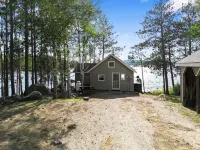 Knife Edge Escape - Cozy Lakeside Cottage Getaway with Views of Mt. Katahdin Hôtels à : Comte de Piscataquis