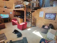 Cabin with Boat Dock Hotels in Okeechobee County