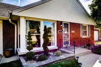 Modern 2Bdrm Westchester Home with brand-new out door HOT TUB Go Ape Treetop Adventure Course 주변 호텔