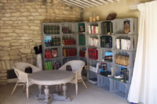 Charm in Luberon Hotels in Menerbes