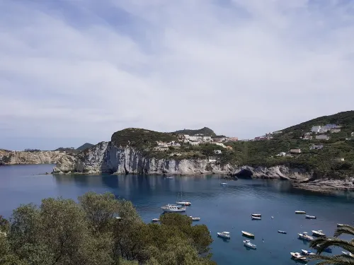 The house on the sea Ponza Hotels in Ponza