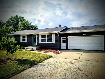 Private Pool and Hot Tub Close to Frankenmuth