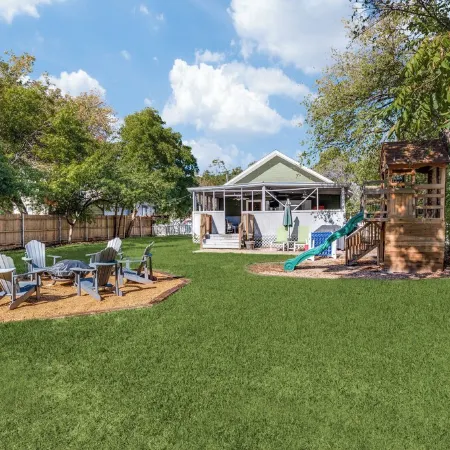 Walking distance to everything in downtown Frisco.  Vintage Charmer!