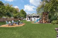 Walking distance to everything in downtown Frisco.  Vintage Charmer!