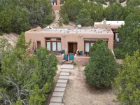Private Upscale Mountain View Retreat Just  12 Minutes from the Santa Fe Plaza. Hotels in Chupadero