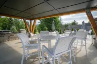 Cozy ski-in/ski-out condo on Mount Snow w/fireplace