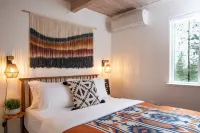 Yosemite Retreat: Pet-Friendly Hilltop Cabin in Tranquil Surroundings