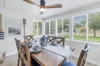 Beautiful 3-Bedroom House with Heated Pool and e-Bikes Near Siesta Key Beach