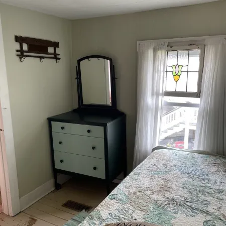 Oysterhaven Cottage with partial Water views! New balcony! Close to Fairgrounds!