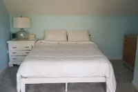 Renovated 4BR/2BA expanded Cape on private quiet street