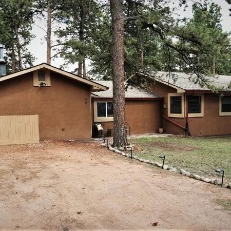 Cozy Updated Townhouse with Private Deck and Mountain Views