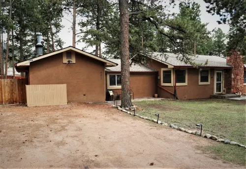 Cozy Updated Townhouse with Private Deck and Mountain Views