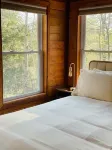 Charming Cottage with Jacuzzi, Fire Pit and Access to Nearby Lakes!