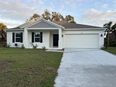 Sunshine Home by largest natural Warm Mineral  Springs and best Florida beaches Hotels near Warm Mineral Springs Park