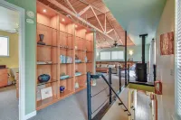 Secluded getaway, 2BR, near Fossil Rim, 900 acres, hiking, farm animals