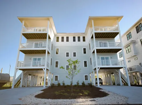 10 Br, Sleeps 26, Panoramic Views, Walk to Beach + Boardwalk, Directly on Lake - 4-Star