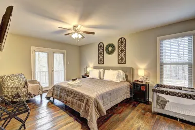Secluded living in Woodstock! Pets and Long stays OK! Sleeps 12+