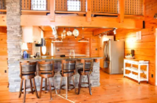 Private Lakefront Log House with Boat Dock