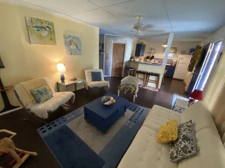 Hackberry House Downtown Bandera, TX Отели в г. Бандера