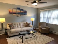 Tis' Time Getaway. Just a few blocks from beautiful Lake Erie!