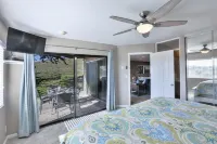 Beach Condo, 3 Bedrooms/2 Bath, Sleeps 9 Private Corner Patio Views of Dunes