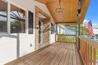 Stunning 4/2 Ranch Style Home near Tampa Bay