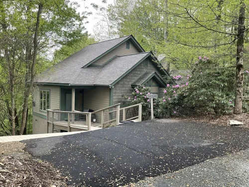 Renovated Boone Deluxe Cottage with 2 bed 2 bath, sleeps 6 max, pet friendly