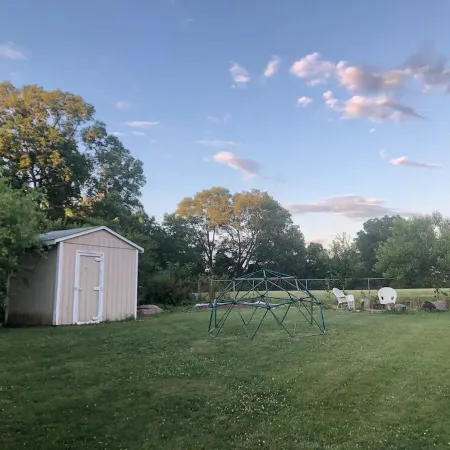 3 Bedroom Home | 15 minutes to Downtown