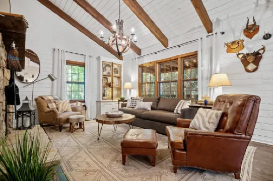 Modern cabin in Big Canoe