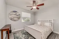 Beachside with Billiard Room & Beach Cruisers!