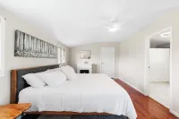 Spacious and family friendly getaway. 8 mins from Chicago Premium Outlet Mall. - Homestays