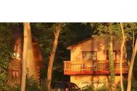 Luxury lakefront apartment - and a pool! Pool open Memorial Day - Labor Day.