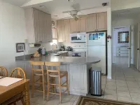 Island Oasis - NON SMOKING Top Floor Apartment located downtown with Gulf Views!