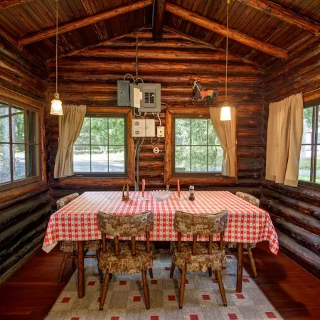 Authentic Log Cabin on Damariscotta River W/ Dock and Moorings