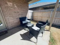 New! Cute 3BR/2BA Lubbock House Just 6 Miles from Texas Tech- Sleeps 8! Отели рядом с достопримечательностью «Суперцентр Уолмарт»