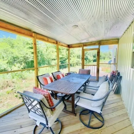 New Cabin just minutes from Sylamore Creek and close to town!