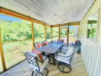 New Cabin just minutes from Sylamore Creek and close to town!
