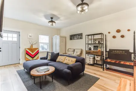 Family Friendly Fun + Easy Walk to Main Street Center