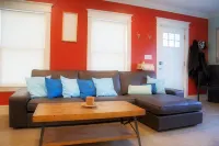 The Goshen House - close to downtown with hot tub
