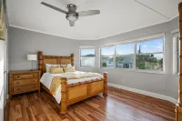 Waterfront home w/ direct gulf access + pool + hot tub + activites!