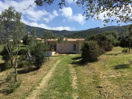 Splendid villa 5 minutes from the sea Отели в г. Соллакаро