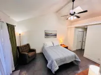 Spacious 2 Master Suites On Live Oak Street