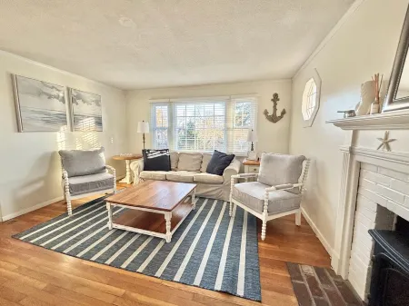 Updated 4Br Close to Downtown Chatham, Beaches, Bike Path & Tennis Pickleball