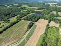 Breathtaking farmhouse with 4 bedrooms, Fishing, Kayaking, 6 acre pond!