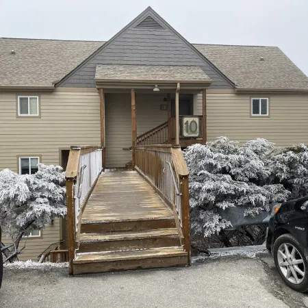 Luxury condo, slope side located at the top of Sugar Mountain. GREATVEIWS!