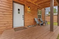 Cabin # 4 at Northern Comfort HANDICAP FRIENDLY UNIT