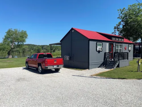 Lakefront Cottage Oasis